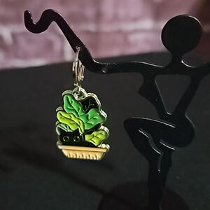 Black 🎁 Cat Earrings - Hide n Seek in Plants  Gold Tone NWOT